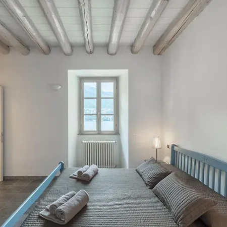 At The Pier Of - The House Of Travelers Apartment *