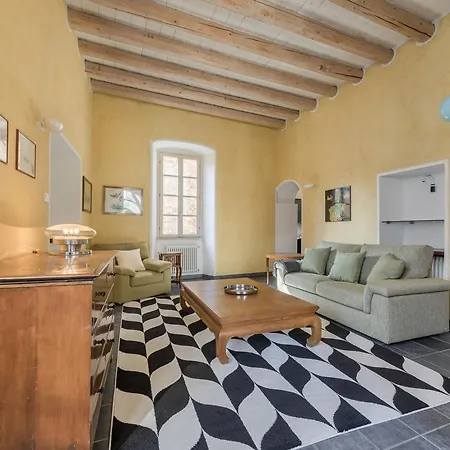 At The Pier Of - The House Of Travelers Brienno