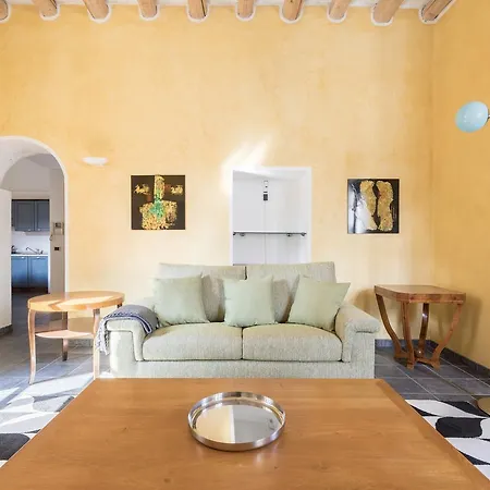 At The Pier Of - The House Of Travelers Brienno