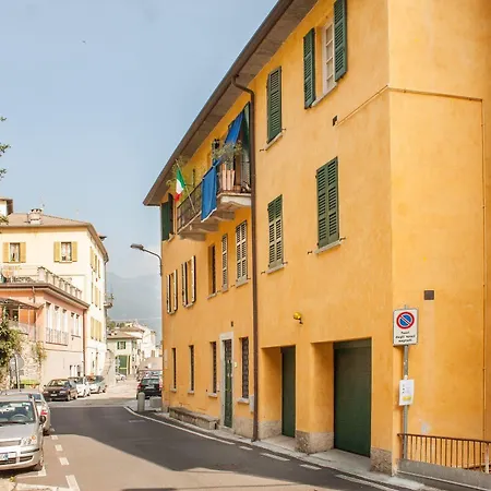 At The Pier Of - The House Of Travelers Brienno