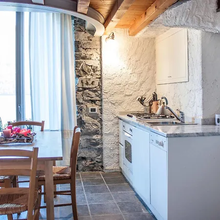 At The Pier Of - The House Of Travelers Brienno