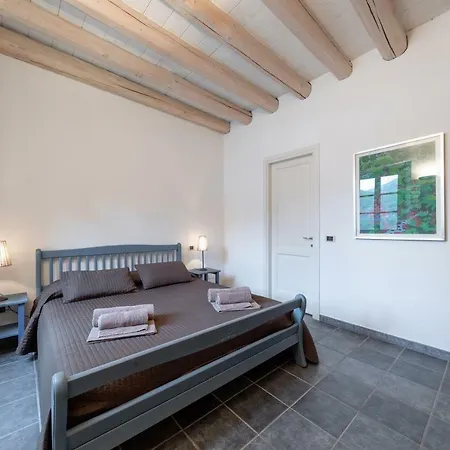 At The Pier Of - The House Of Travelers Brienno