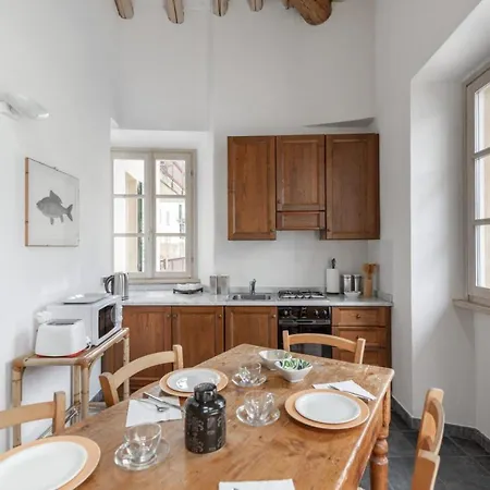 At The Pier Of - The House Of Travelers * Brienno