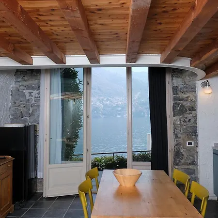 At The Pier Of - The House Of Travelers * Brienno