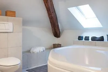 At The Pier Of - The House Of Travelers Apartment