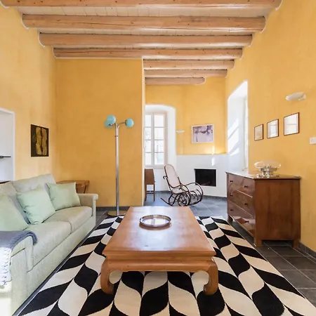 At The Pier Of - The House Of Travelers Brienno