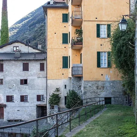 At The Pier Of - The House Of Travelers
