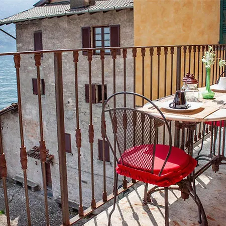 At The Pier Of - The House Of Travelers * Brienno