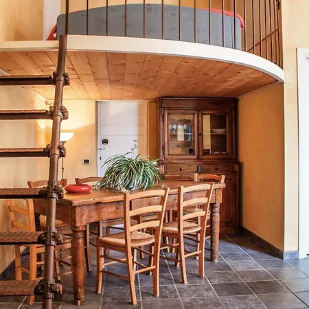 At The Pier Of - The House Of Travelers Apartment *