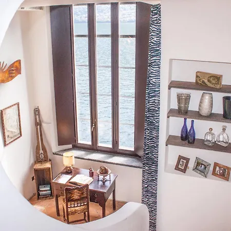 At The Pier Of - The House Of Travelers * Brienno