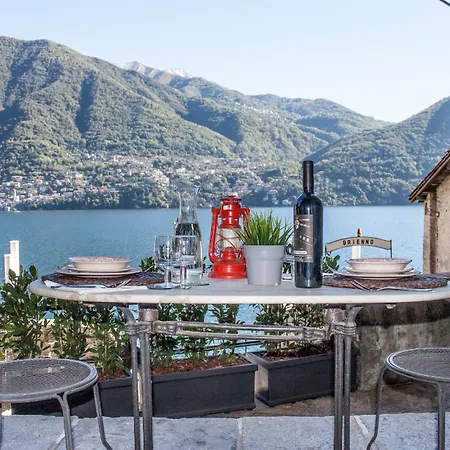 At The Pier Of - The House Of Travelers Appartamento Brienno